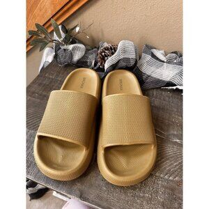 bronax cloud slippers for women and men Size 42-43